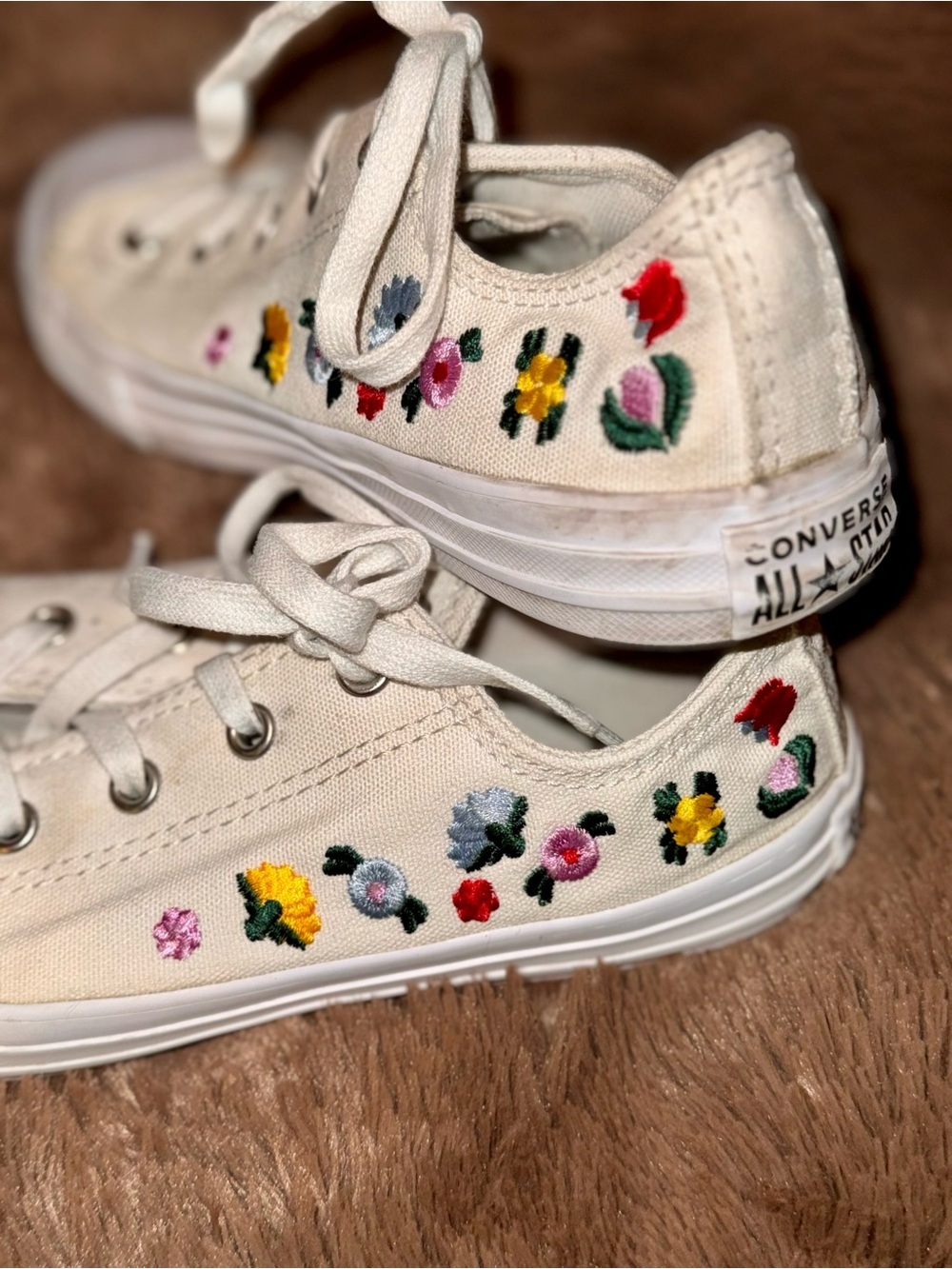 Converse Kids Cream Canvas Sneakers with Multicolor Floral Embroidery size 3